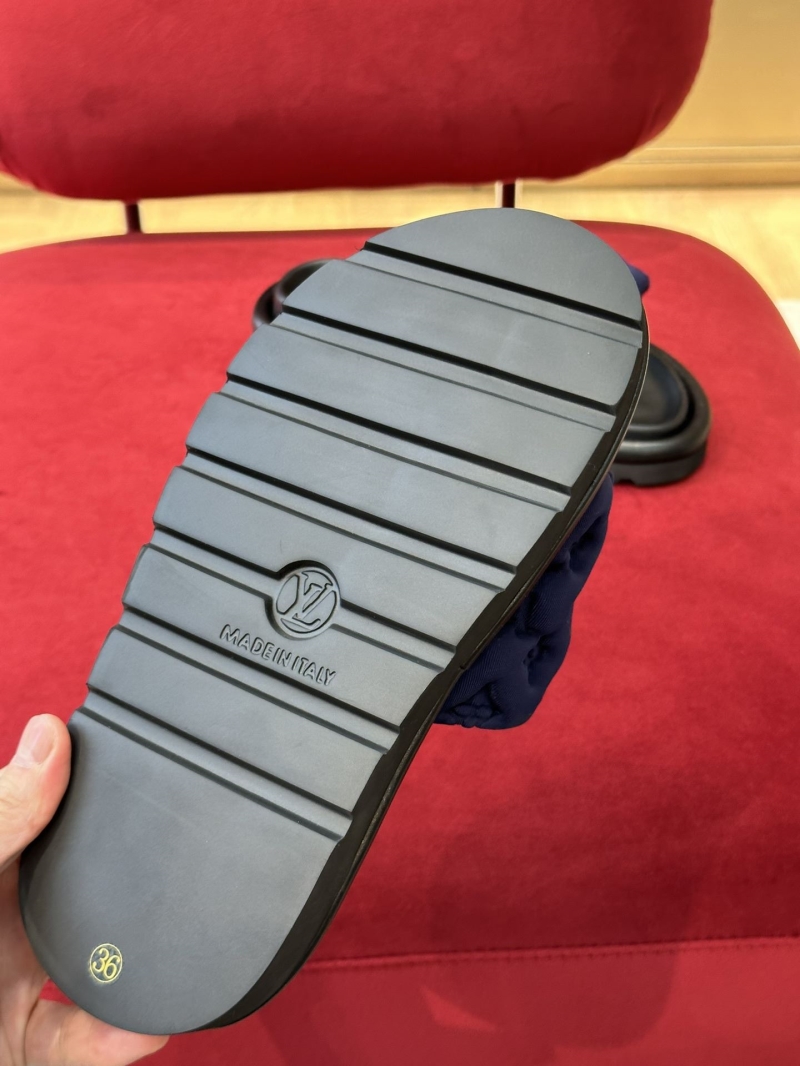 l0vis Vvtt0n slippers